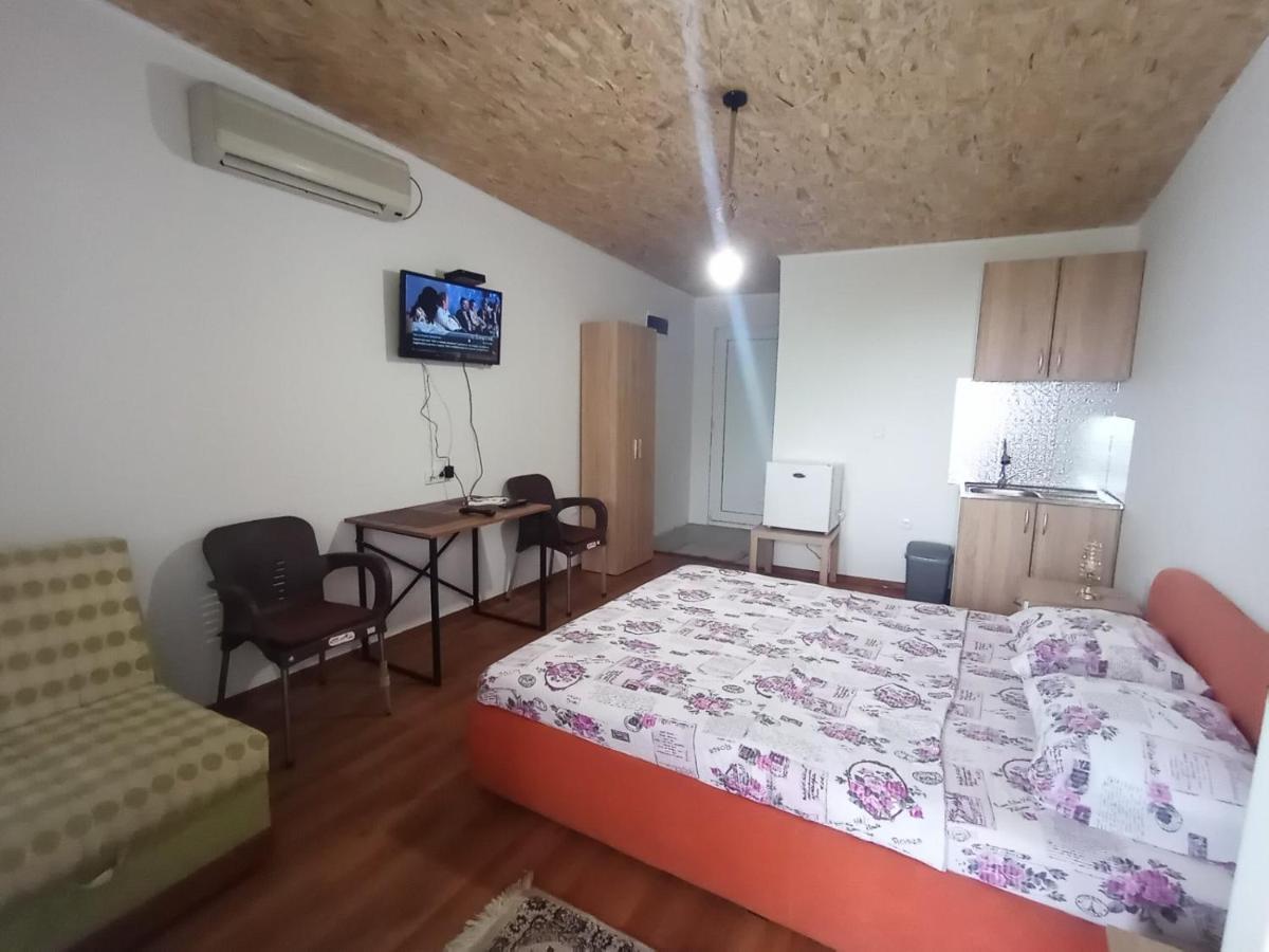 Lakeview Apartments Stojovic Вирпазар Екстериор снимка