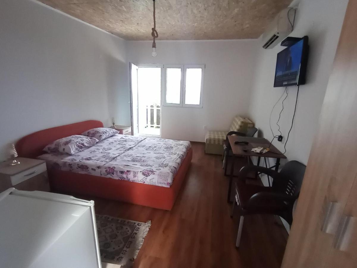 Lakeview Apartments Stojovic Вирпазар Екстериор снимка